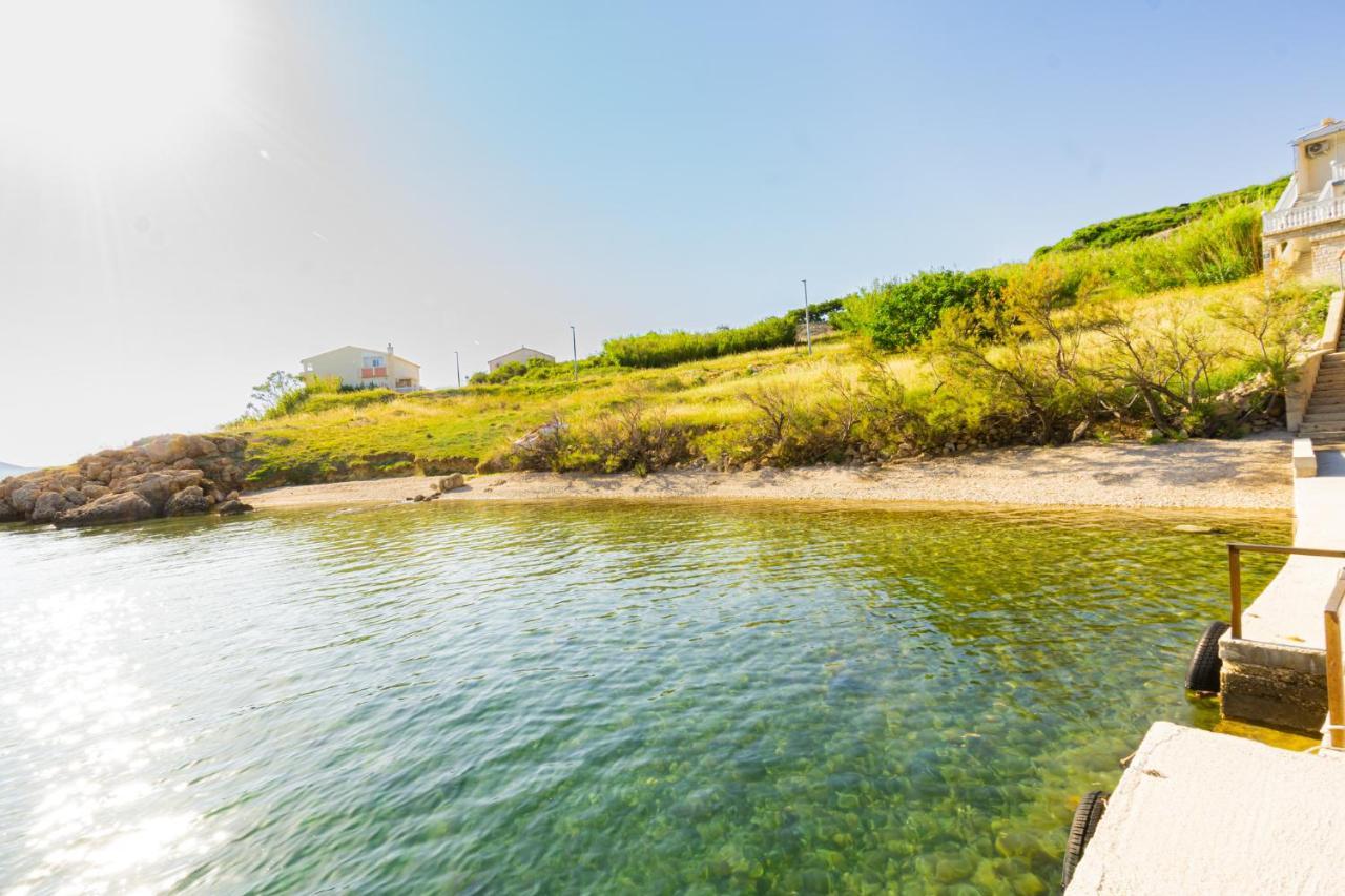 Апартаменты Bepic Quiet Location On A Beautiful Bay Метайна Экстерьер фото