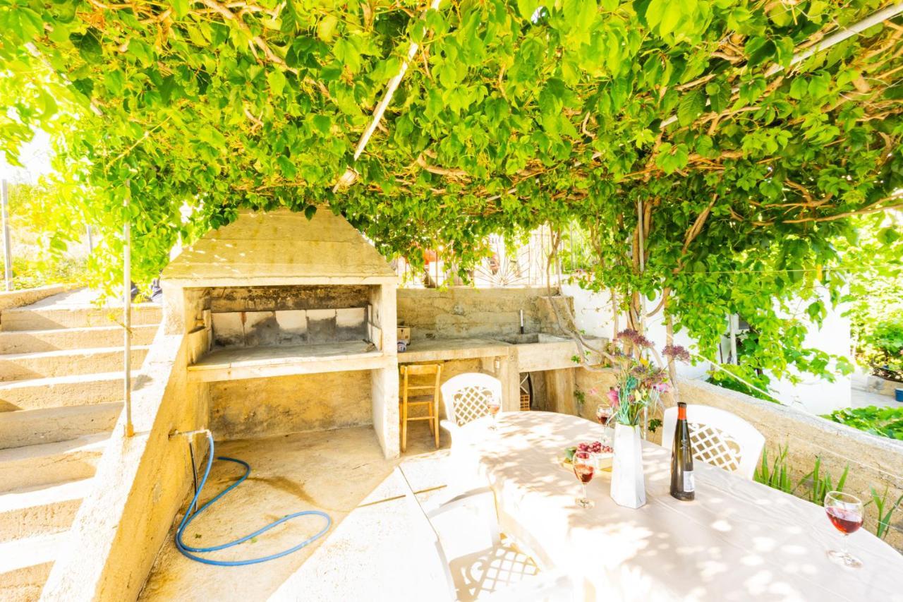 Апартаменты Bepic Quiet Location On A Beautiful Bay Метайна Экстерьер фото